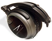 Noise reducing headset folded compactly